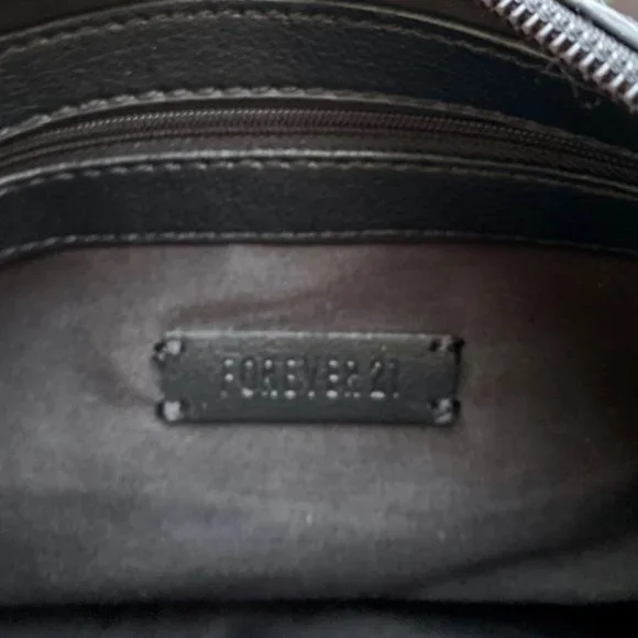 Forever 21 Black Vegan Leather Shoulder Bag with Silver-Tone Metal Chain Strap - Picture 3 of 5